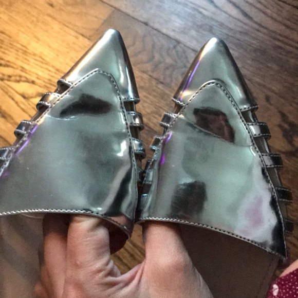 Victoria’s Secret silver pointed to flats - Picture 4 of 5
